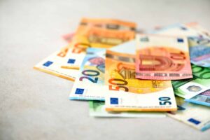 C’est confirmé : c’est la fin des billets de 5, 10, 20, 50 euros en France à partir de cette date, voici à quoi vont ressembler les nouveaux billets de banque
