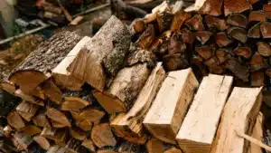 Chauffage au bois interdit à partir de 2027 : voici la liste officielle (et exhaustive) des appareils concernés