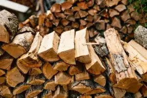 Chauffage au bois interdit à partir de 2027 : voici la liste officielle (et exhaustive) des appareils concernés