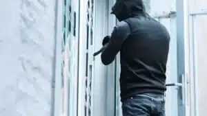 Les cambrioleurs ont une nouvelle méthode pour surveiller votre maison, voici leur technique de repérage