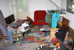 Madame Vous Netes Plus Chez Vous Son Immeuble Est Squatte Depuis 3 Ans Et La Prefecture Refuse Dintervenir