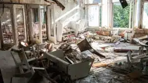 « On marche sur la tête », des squatteurs attaquent en justice une propriétaire et obtiennent gain de cause