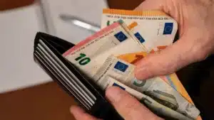 Paiement en liquide interdit : voici les nouveaux plafonds bientôt en vigueur dans toute l’Europe