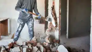 Selon la justice, le locataire qui dégrade un logement n’a rien à payer en fin de bail si son propriétaire oublie cette formalité