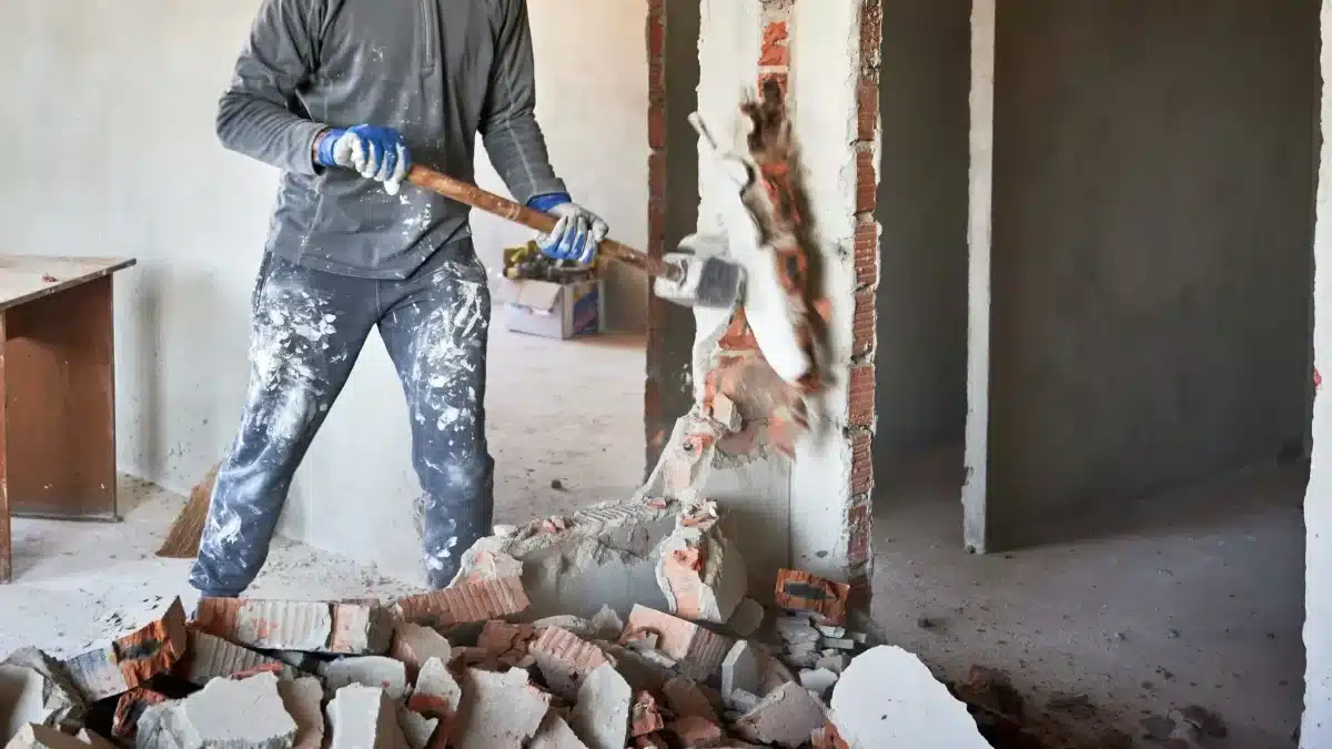 Selon la justice, le locataire qui dégrade un logement n’a rien à payer en fin de bail si son propriétaire oublie cette formalité