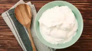 Skyr, yaourt grec ou fromage blanc : l’un coûte cher pour rien, l’autre est un vrai atout santé