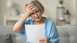 Une retraitée découvre qu’elle n’a plus droit à la pension de réversion à cause de ce détail : « ma retraite de base est pourtant maigrichonne »