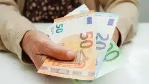 Retraité de plus de 60 ans : cette aide financière précieuse est donnée sans condition de ressources